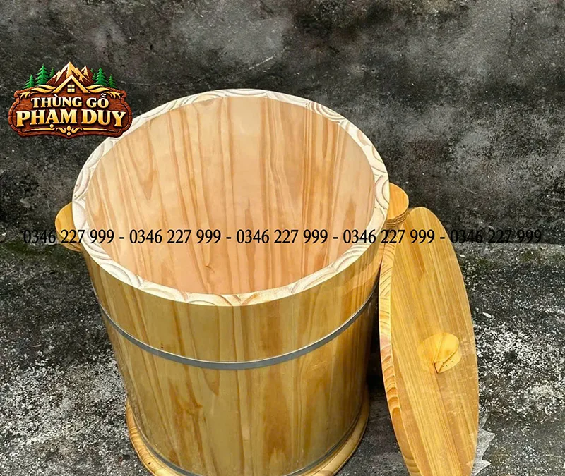 thành gỗ dày dặn,thân thùng kèm 2 đai kẽm cố định và tăng thẩm mỹ